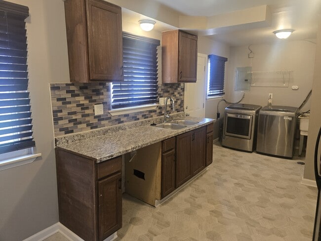 Building Photo - 13629 Sidonie Ave