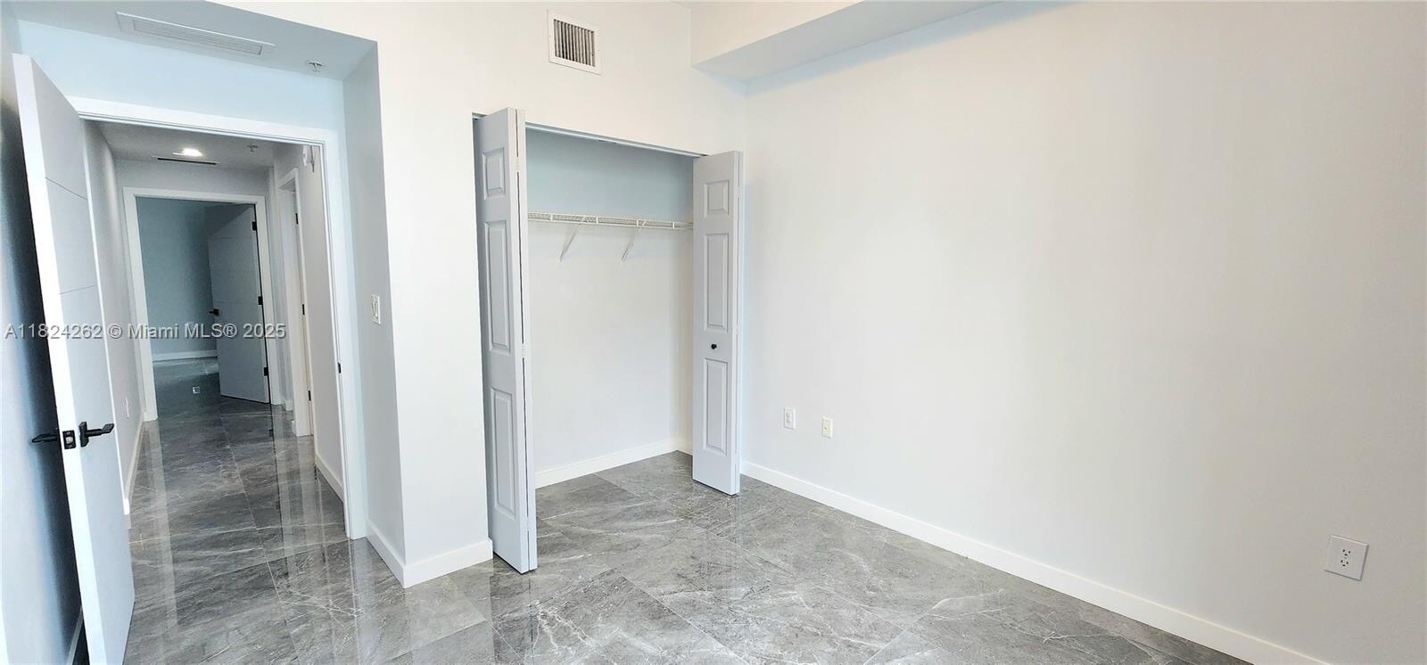Building Photo - 2146 Van Buren St