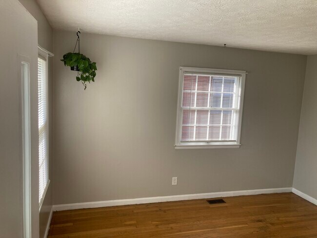 Building Photo - 2208 Winterberry Dr