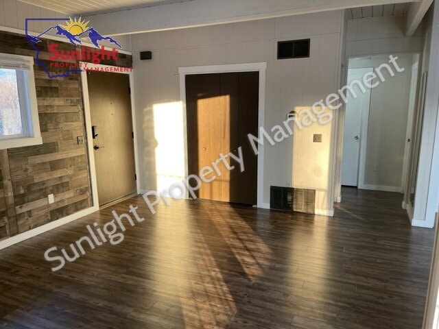 Building Photo - 123 S 12th St W