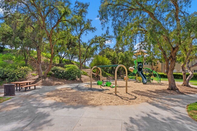 Building Photo - Stunning 5-Bedroom Pool Home in Talega – Luxury Living in San Clemente