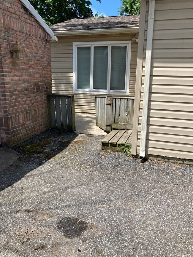 Building Photo - 3 bedroom, 2 bath single family home in Ab...