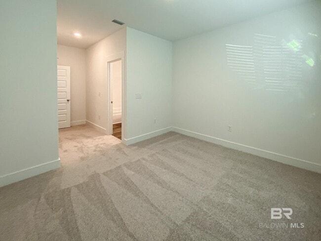 Building Photo - 510 Hardwood Ave