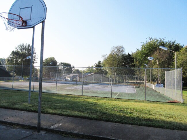 Building Photo - 2116 E Regency Plz