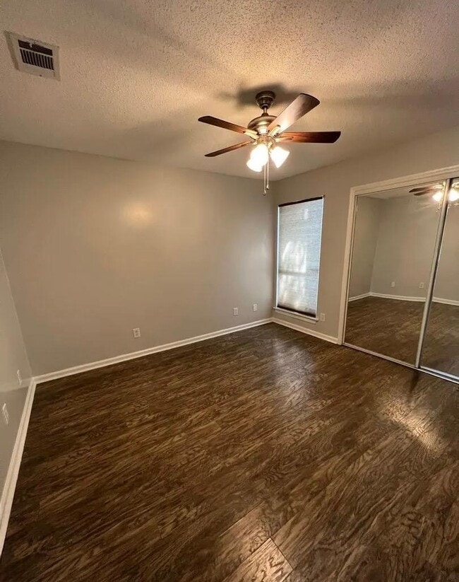 Building Photo - 1000 Stonegate Dr