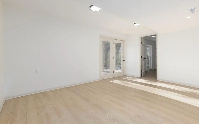 Building Photo - Spacious and Elegant 4 BR 4 BA Home in Olathe!