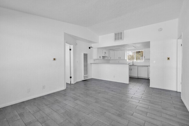 Building Photo - 74077 Cactus Dr
