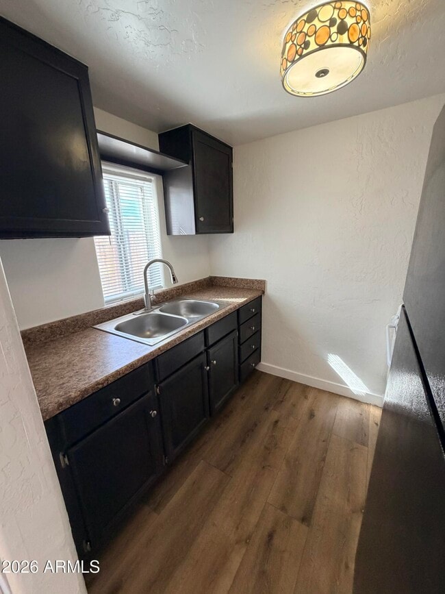 Building Photo - 2419 E Oak St