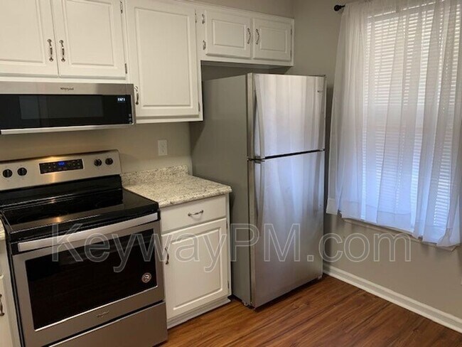 Building Photo - 18 Fowkewood Ct