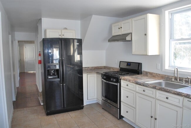 Building Photo - 22 Dekay Rd