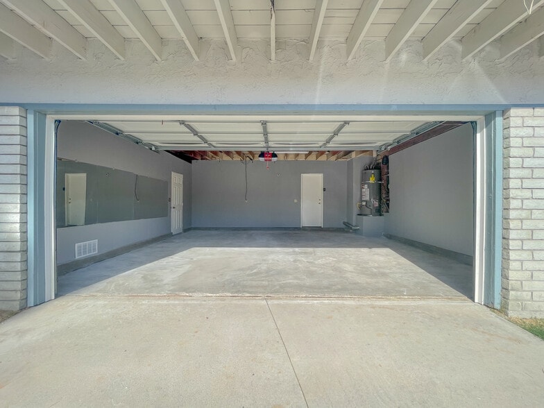 Garage - 25770 Mariposa St