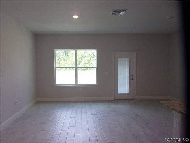 Building Photo - 215 Bittern Lp