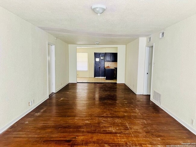 Building Photo - 243 Maplewood Ln