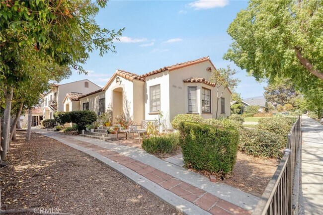 Primary Photo - 1375 N Mentor Ave