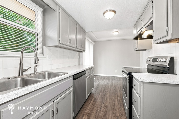 Building Photo - 10738 Stark Ave