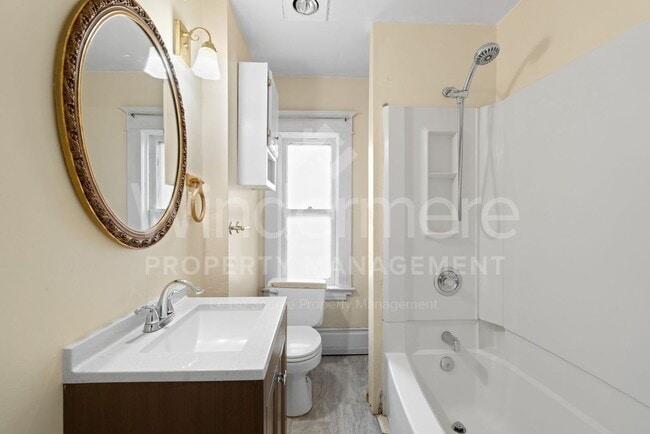 Building Photo - 1122 S Walnut St