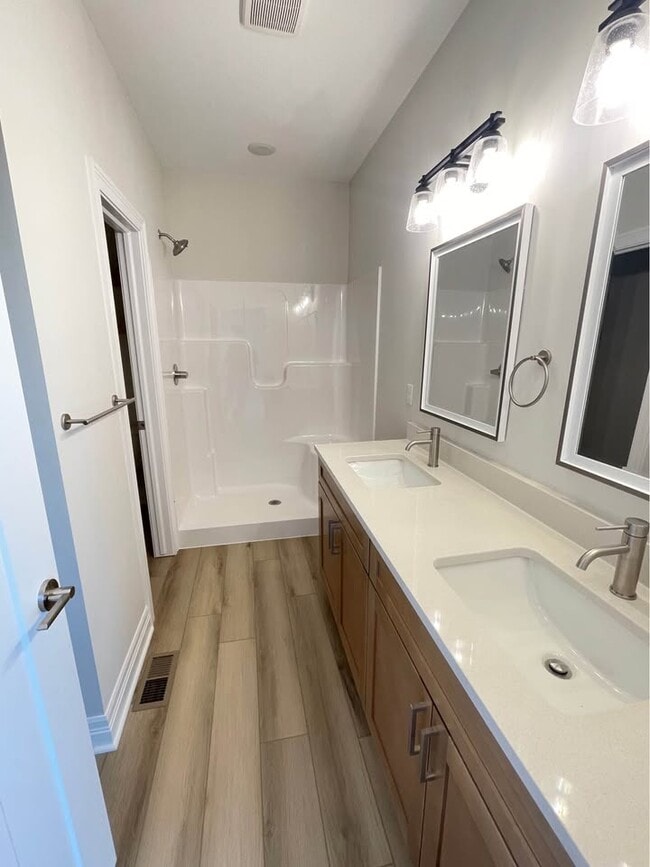 Building Photo - 5496 N Toben Dr