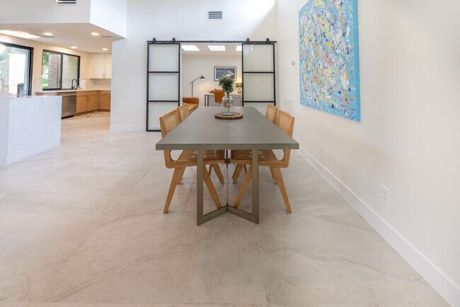 Building Photo - 179 Gran Via