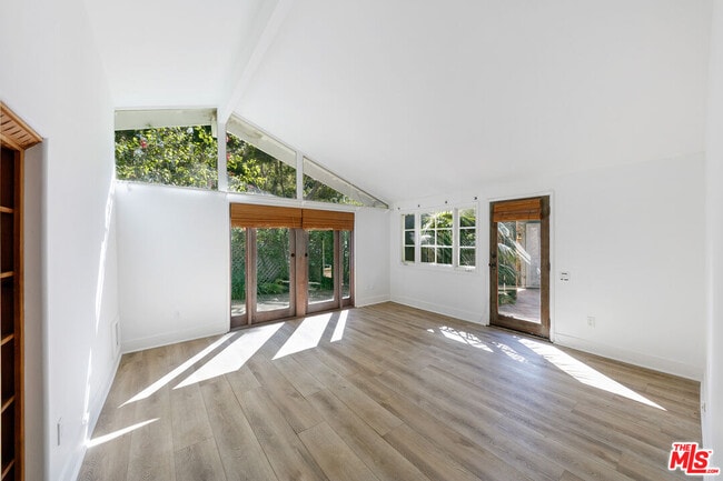 Building Photo - 6328 Frondosa Dr