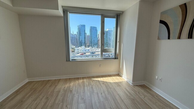 Building Photo - EPIC REA - Watermark-Fabulous Penthouse-Vi...