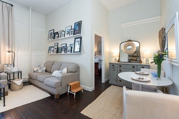 Building Photo - 16 Balmoral St