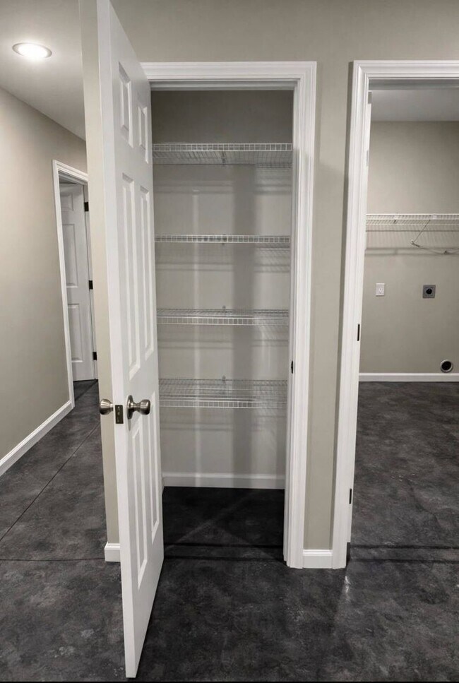 Building Photo - 180 Summit