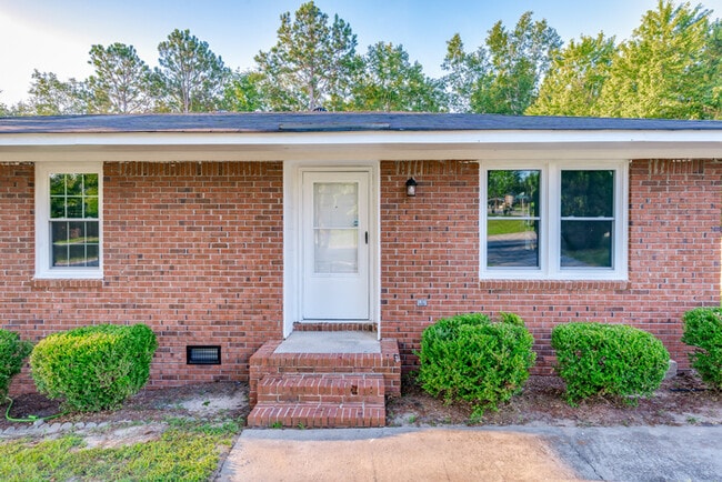 Building Photo - 216 Cross Hill Rd