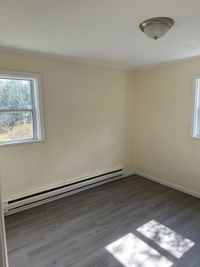 Building Photo - North Gate - Cozy 2 bed/ 1 bath house with huge front/back yard!