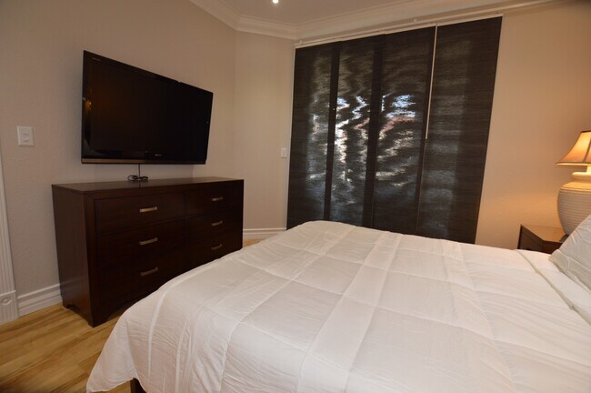 Building Photo - MERIDIAN FURNISHED 2 BDR /2 BATH Luxury Co...