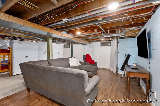 Building Photo - 7293 Davies Dr NE