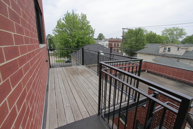 Building Photo - 4207 W Roscoe St