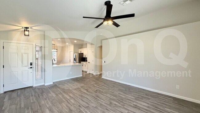 Building Photo - 206 W Oxford Ln