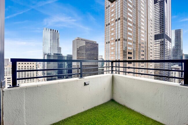 Building Photo - 235 W Van Buren St