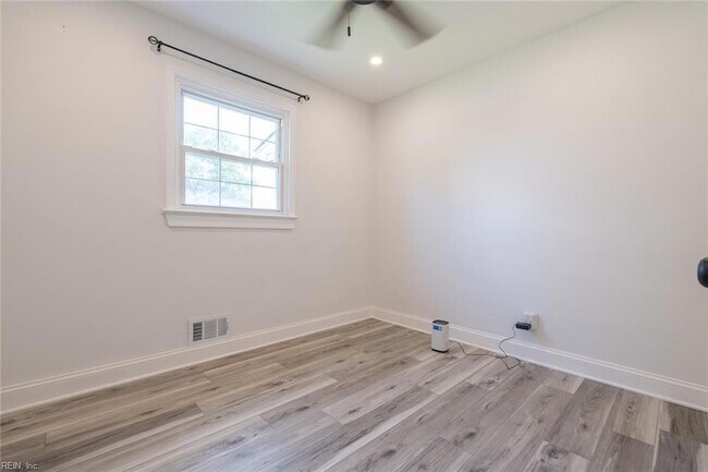 Building Photo - 314 Mohican Dr