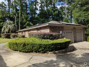 Building Photo - 115 Ferndale Dr