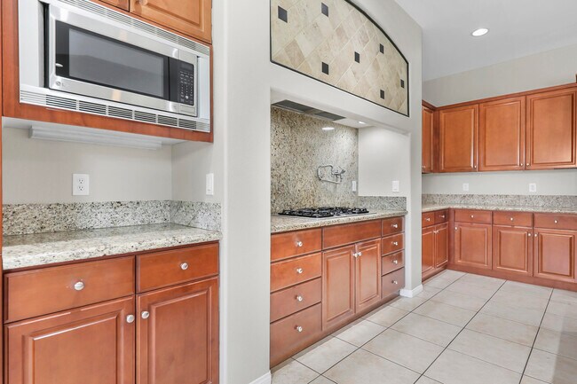Building Photo - 112 Tesori Dr