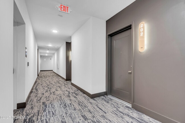 Building Photo - 120 Monmouth St
