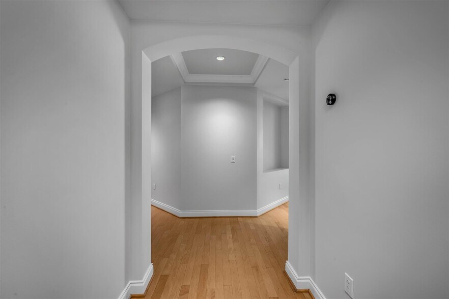 Building Photo - 11847 Gorham Ave