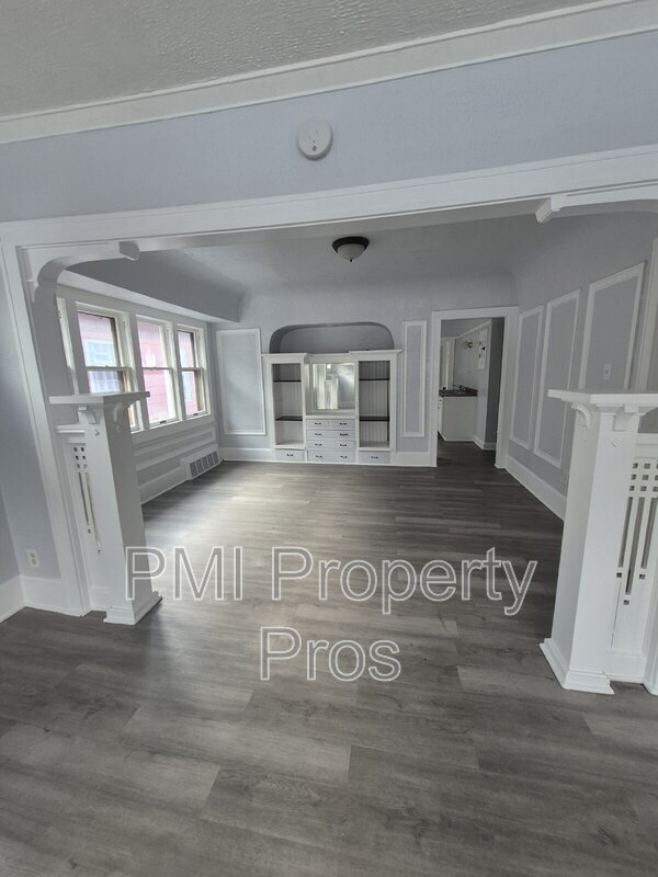 Building Photo - 2517 W Hadley St