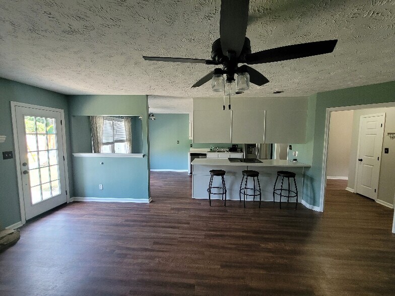 Building Photo - 309 Sparrow Dr