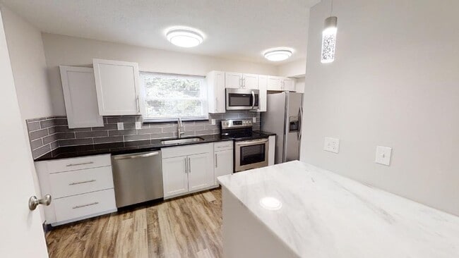 Building Photo - BEAUTIFUL 2 Bedroom, 1 bath with Renovations in the heart of Clintonville available June 1! SEE I...