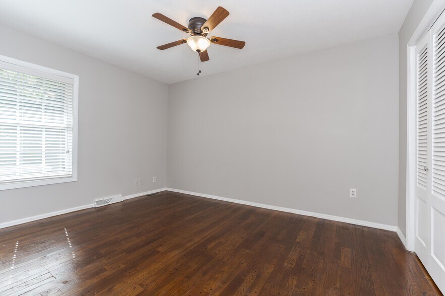 45S bedroom1 - 45 Whites Plz