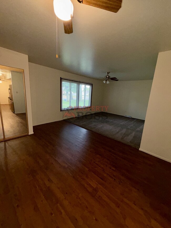 Building Photo - 1351 Pine Ct