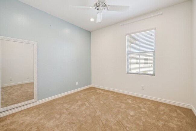 Building Photo - Modern 4-bedroom, 3.5-bathroom single-family home in the heart of North Tempe