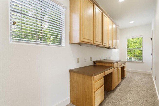 Building Photo - 5603 William Holland Ave