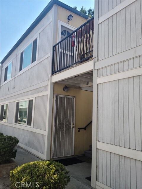 Building Photo - 470 S Los Robles Ave