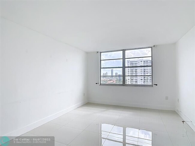 Building Photo - 2801 NE 183rd St