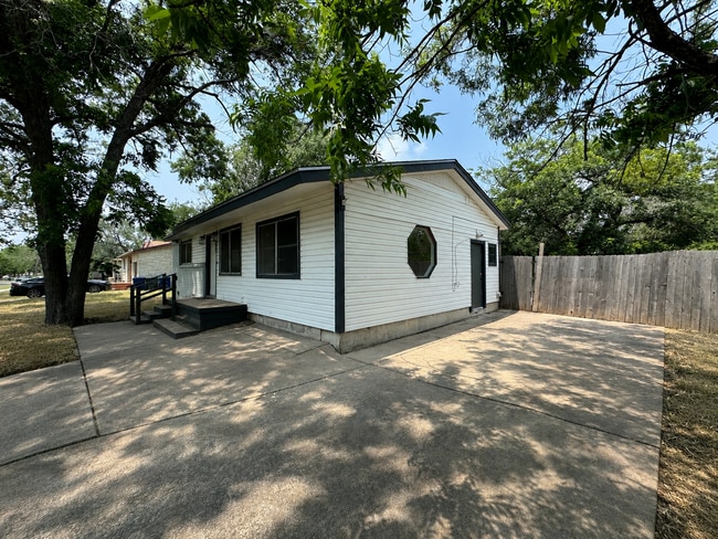 Building Photo - 3-Bedroom House for Rent in Copperas Cove