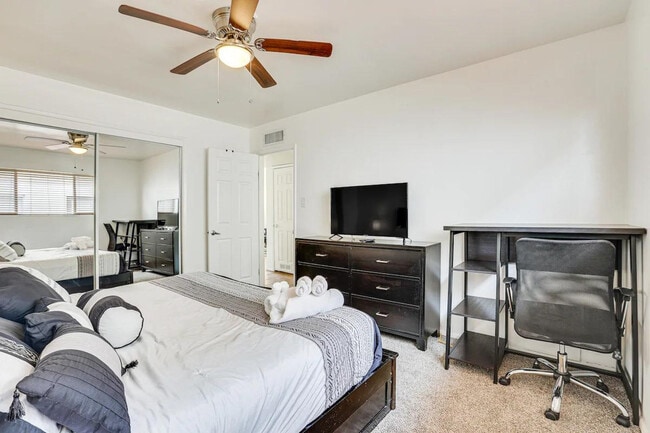 Building Photo - 6805 E 2nd St