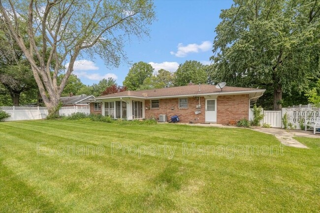 Building Photo - 647 Alwyne Rd